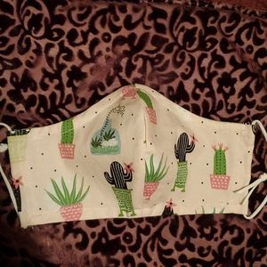 Cactus face mask with adjustable straps and pocket